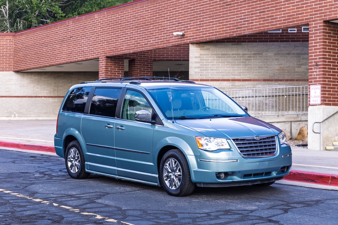 2008 Chrysler Town & Country - Image 5 of 31