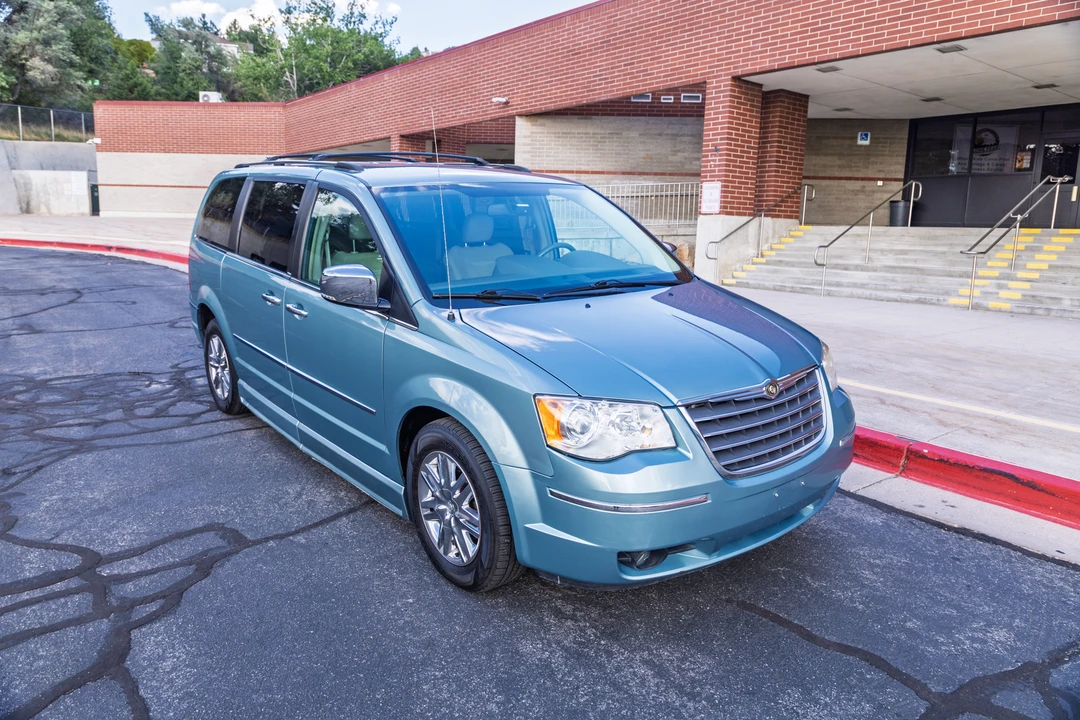 2008 Chrysler Town & Country - Image 4 of 31