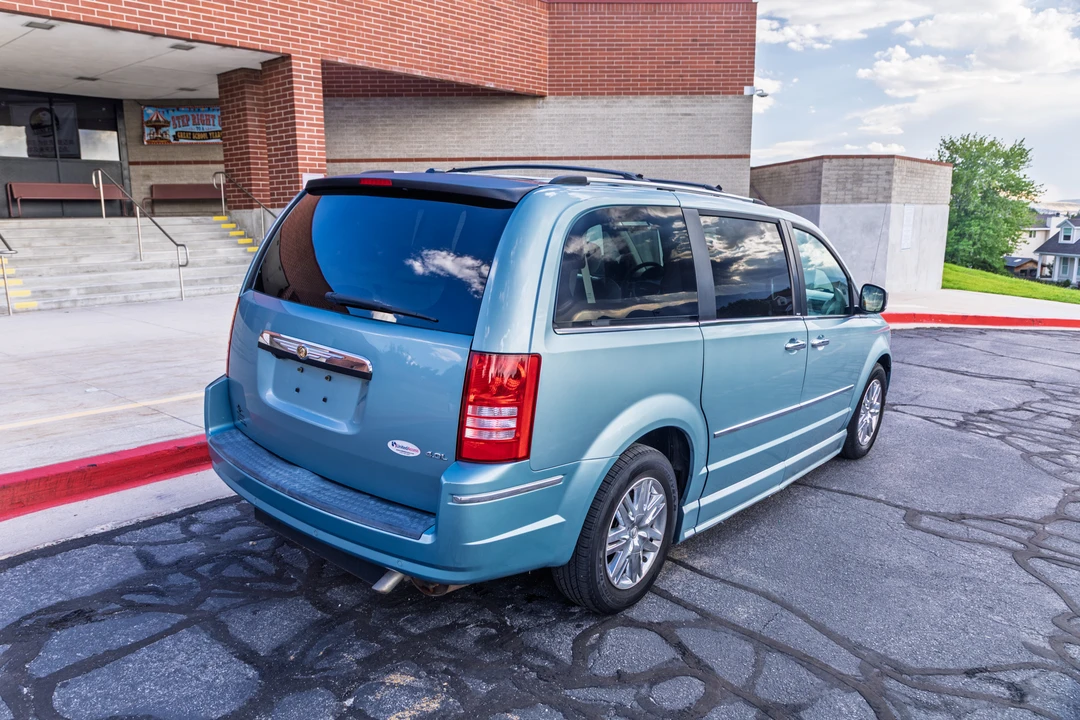 2008 Chrysler Town & Country - Image 8 of 31
