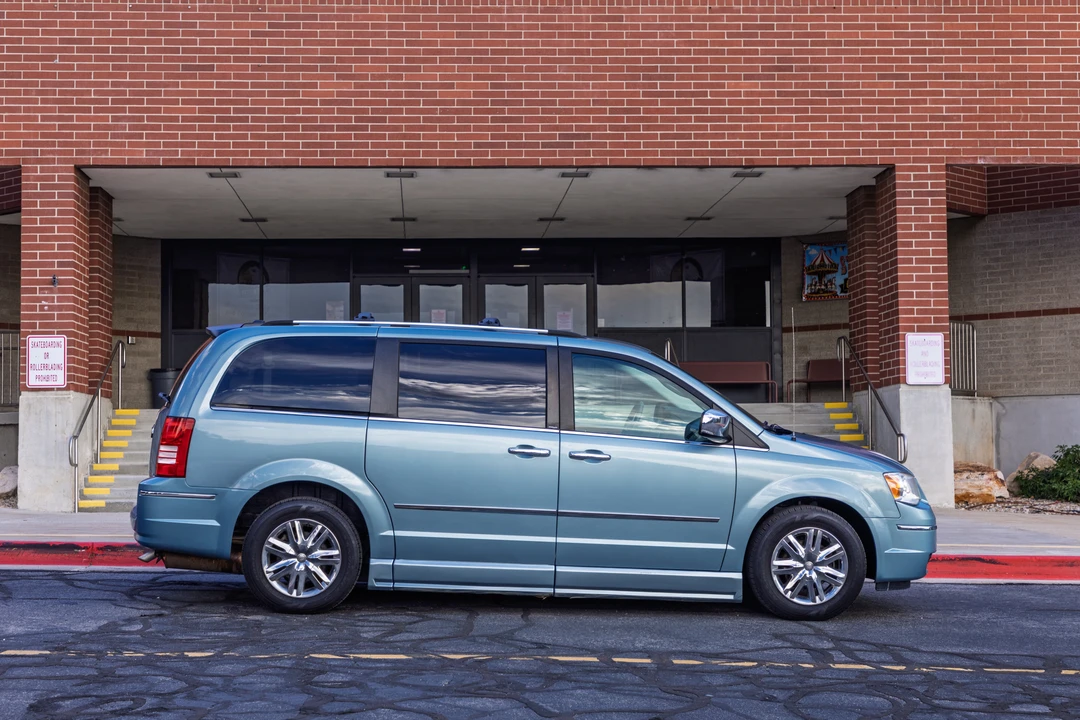 2008 Chrysler Town & Country - Image 7 of 31