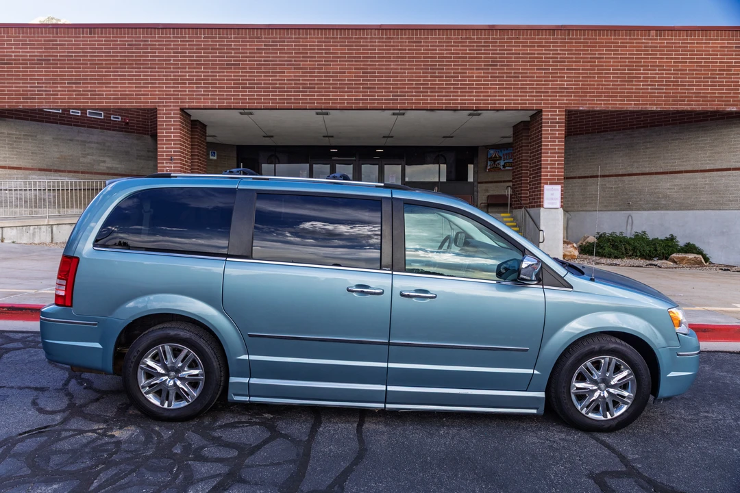 2008 Chrysler Town & Country - Image 6 of 31
