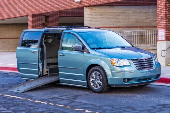 2008 Chrysler Town & Country Limited BraunAbility Wheelchair Van