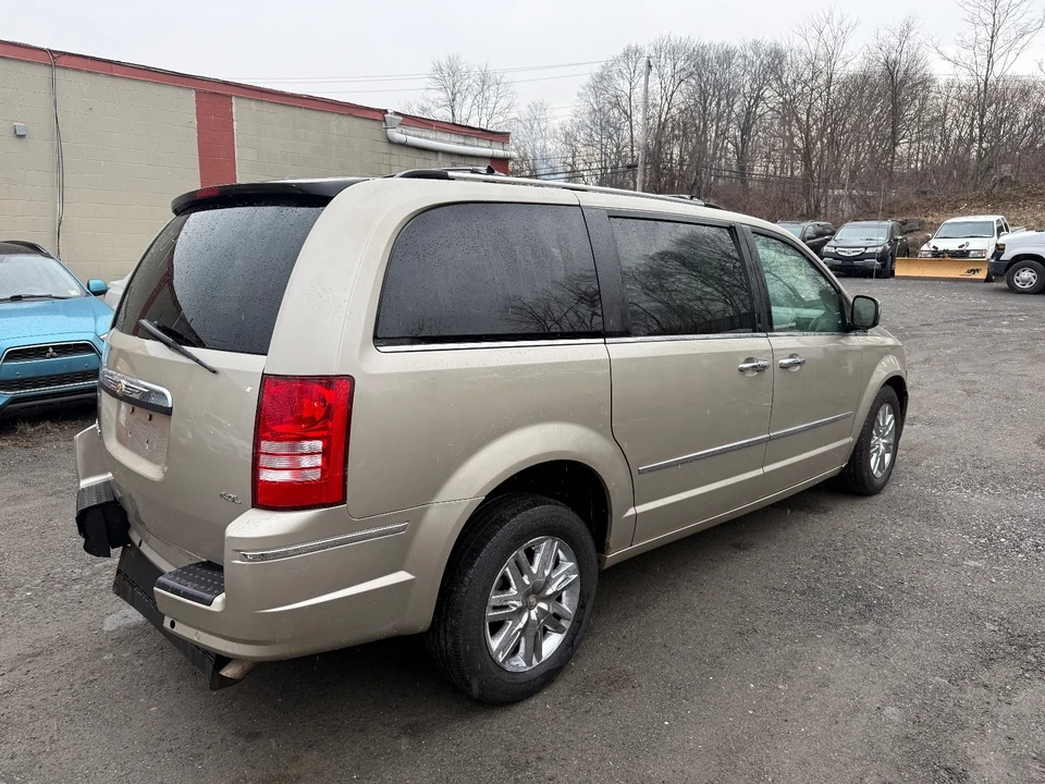 2008 Chrysler Town & Country - Image 4 of 21