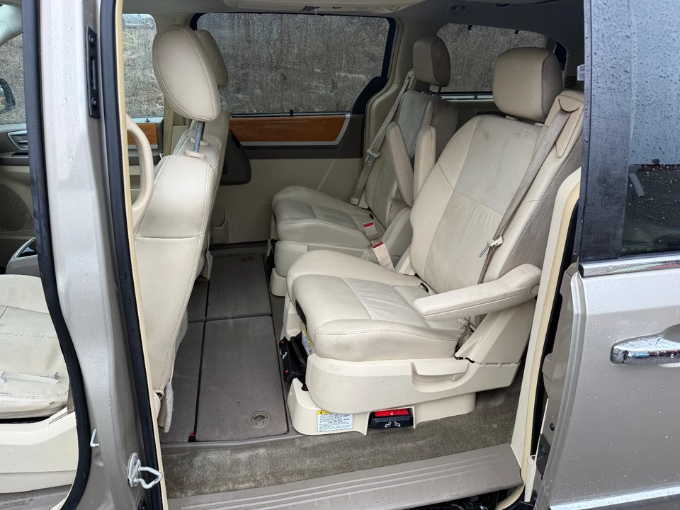2008 Chrysler Town & Country - Image 14 of 21