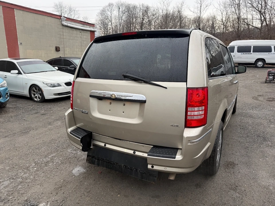 2008 Chrysler Town & Country - Image 5 of 21