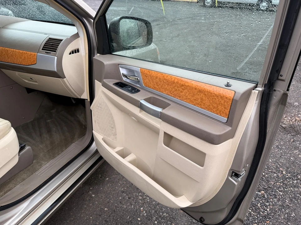 2008 Chrysler Town & Country - Image 12 of 21