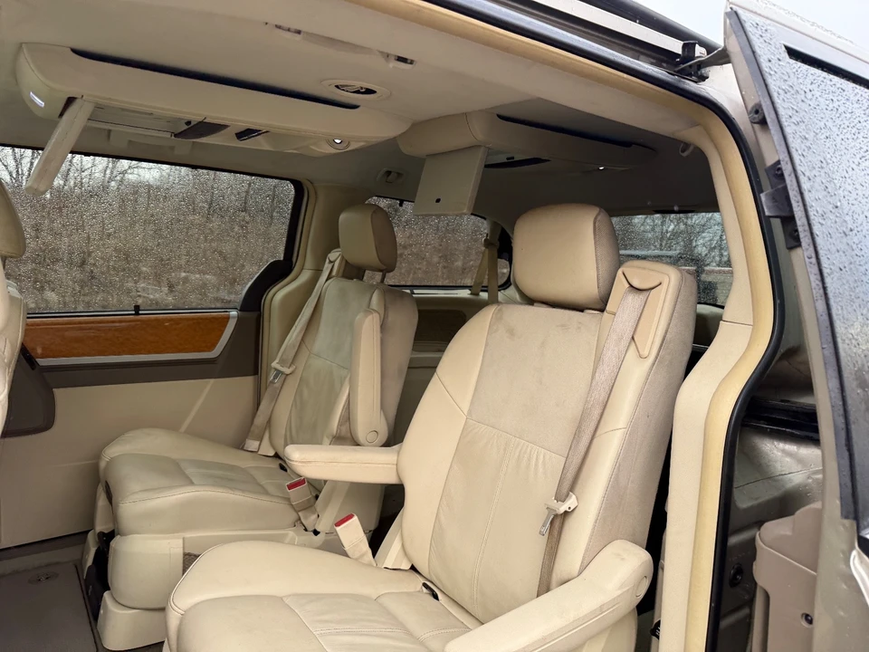 2008 Chrysler Town & Country - Image 13 of 21