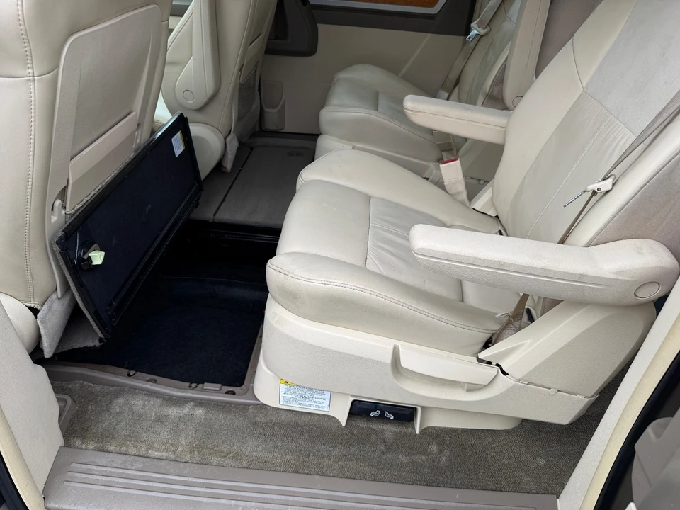2008 Chrysler Town & Country - Image 17 of 21
