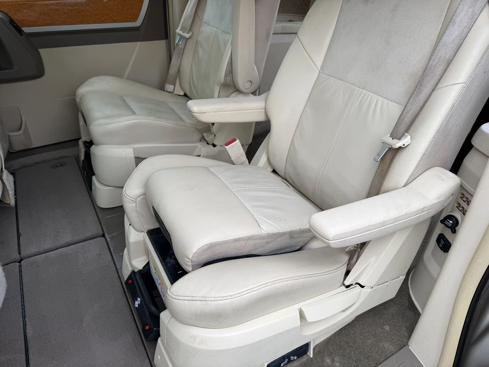 2008 Chrysler Town & Country - Image 15 of 21