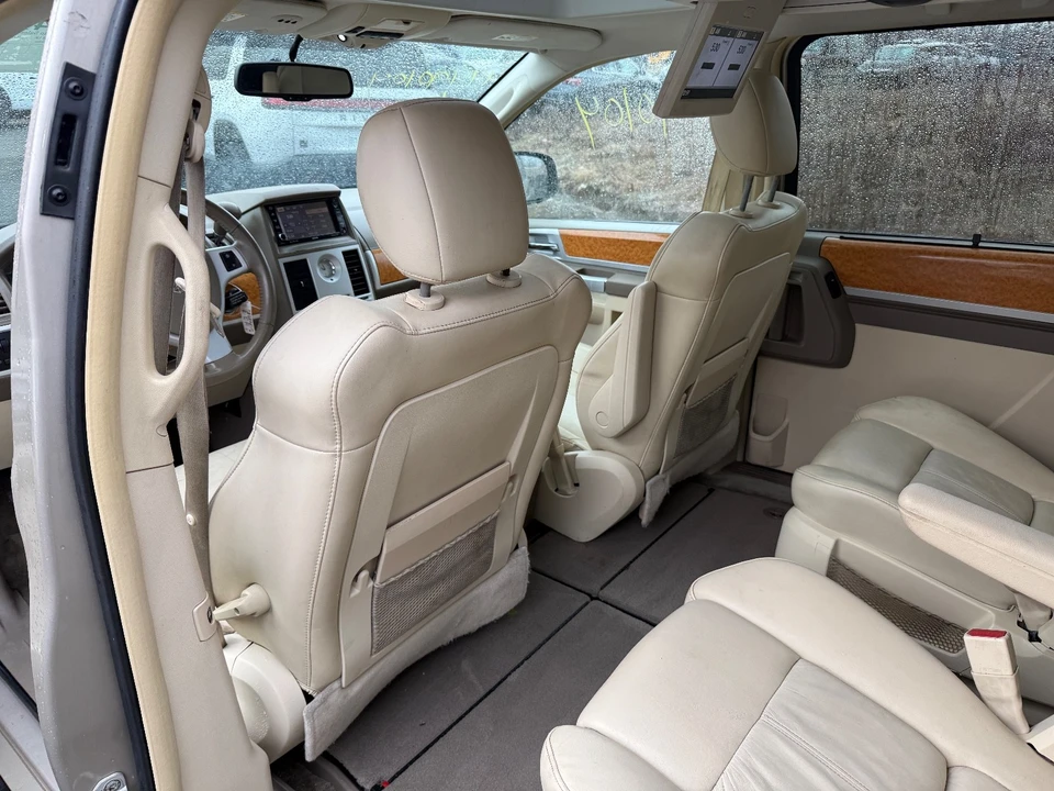 2008 Chrysler Town & Country - Image 16 of 21