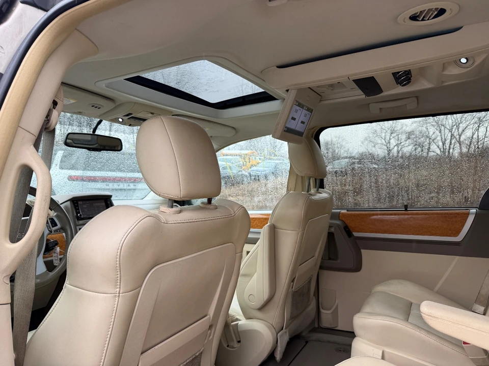 2008 Chrysler Town & Country - Image 19 of 21