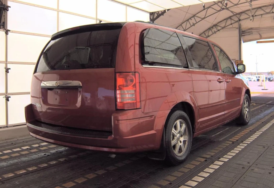 2008 Chrysler Town & Country - Image 5 of 19