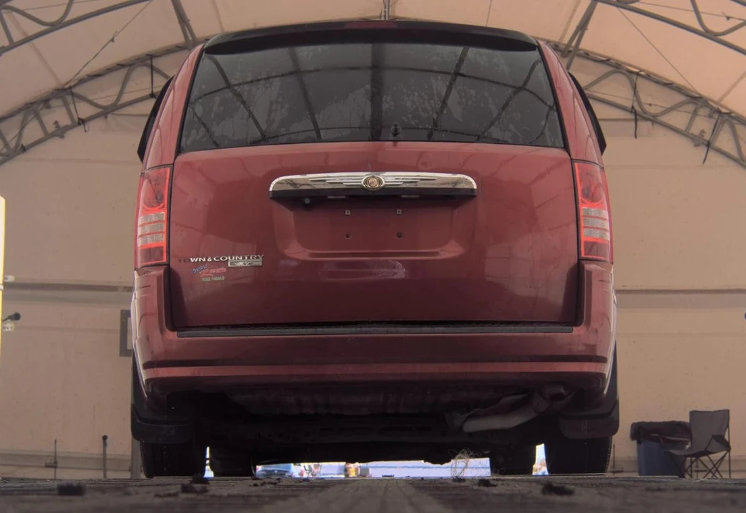 2008 Chrysler Town & Country - Image 7 of 19