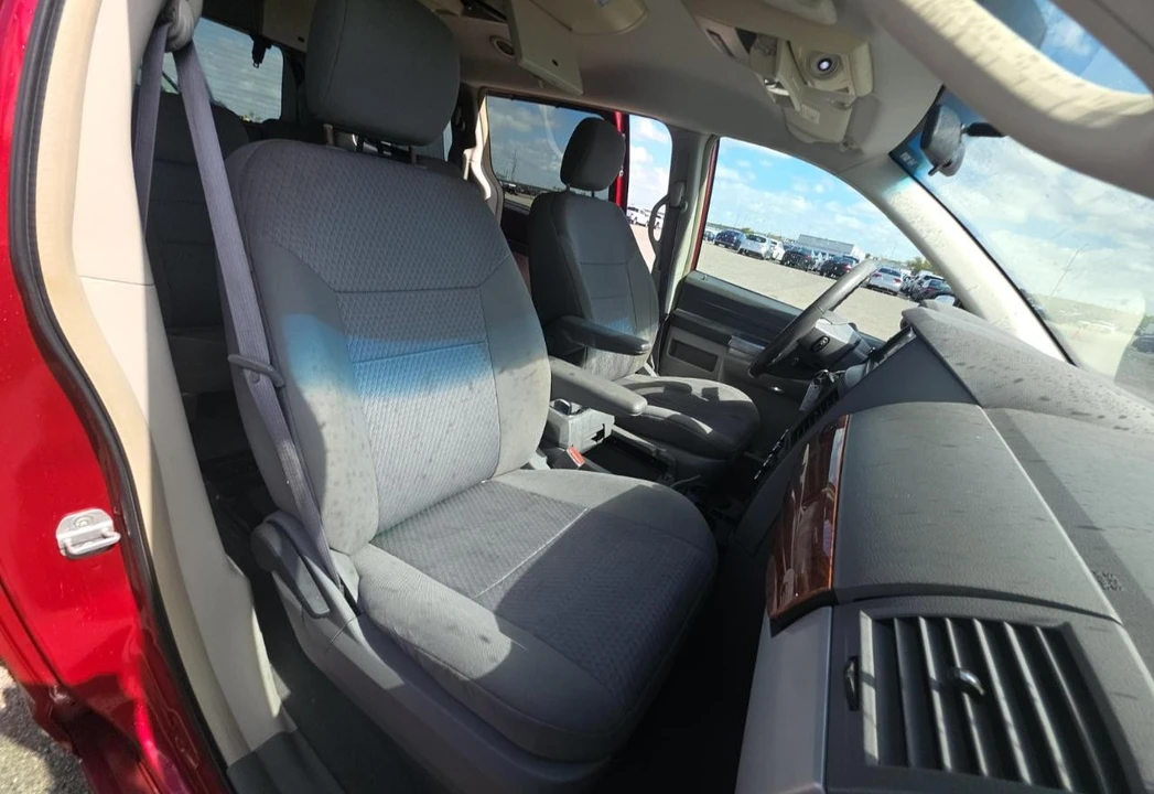 2008 Chrysler Town & Country - Image 11 of 19