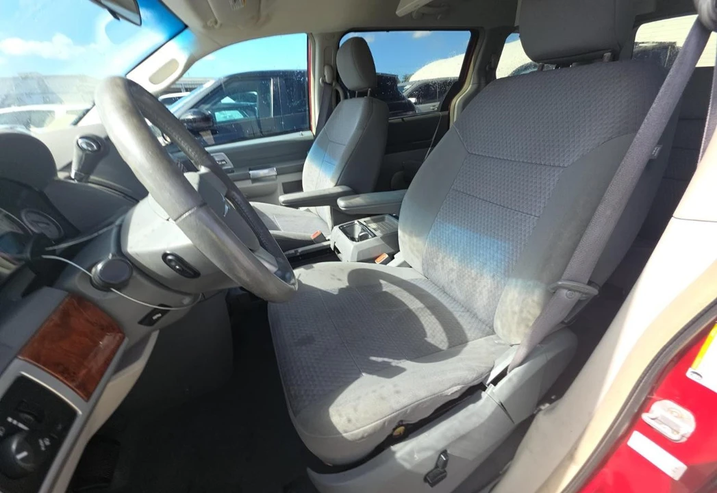 2008 Chrysler Town & Country - Image 10 of 19