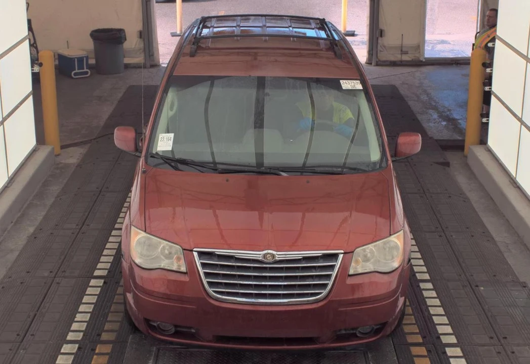 2008 Chrysler Town & Country - Image 2 of 19