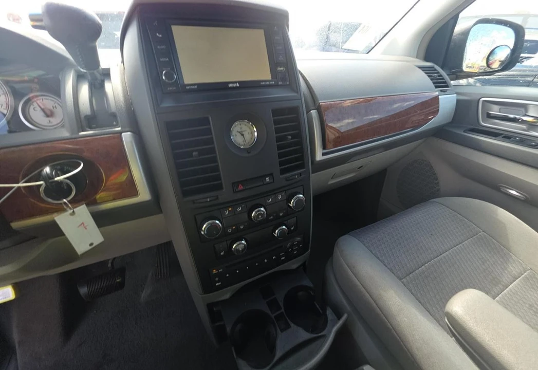 2008 Chrysler Town & Country - Image 14 of 19