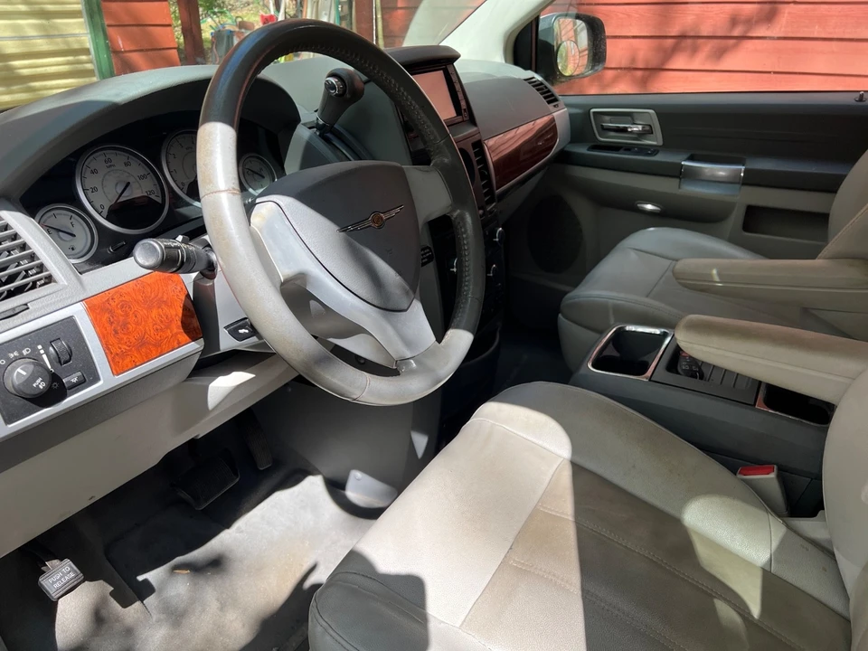 2008 Chrysler Town & Country - Image 11 of 18