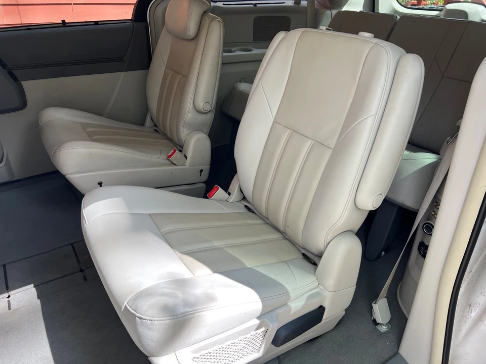 2008 Chrysler Town & Country - Image 12 of 18