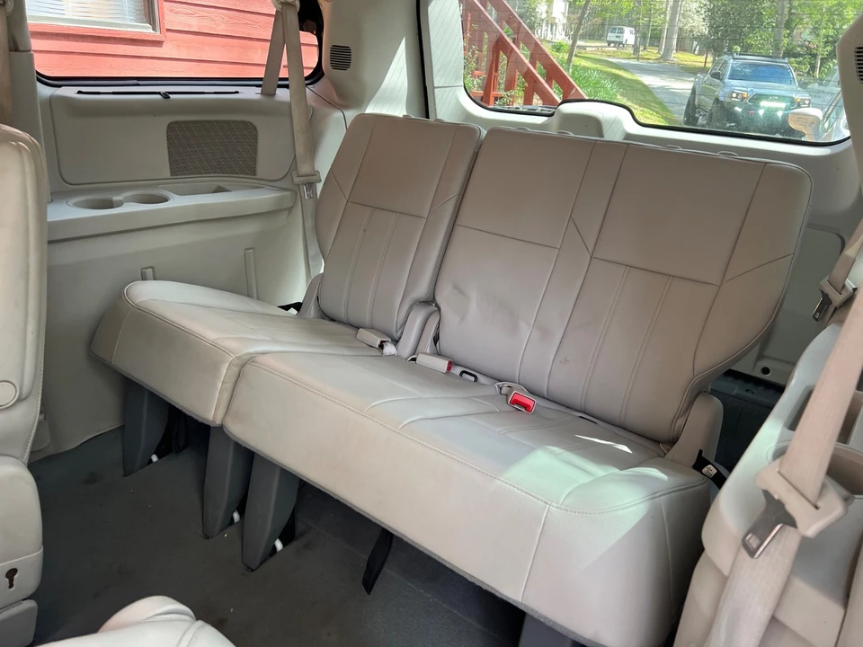 2008 Chrysler Town & Country - Image 13 of 18