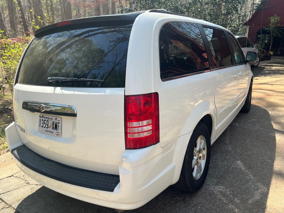 2008 Chrysler Town & Country - Image 7 of 18