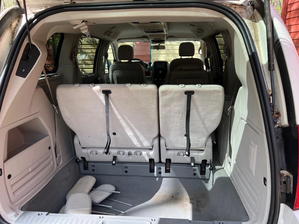 2008 Chrysler Town & Country - Image 14 of 18