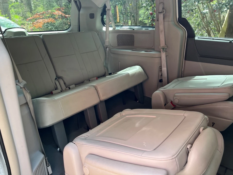 2008 Chrysler Town & Country - Image 15 of 18