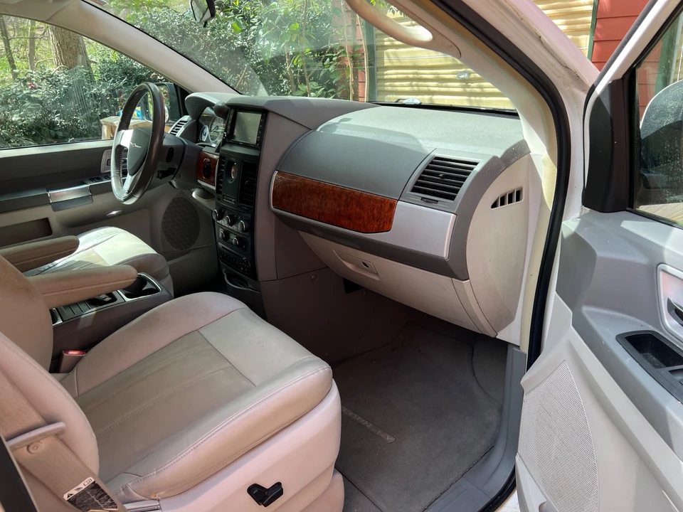 2008 Chrysler Town & Country - Image 16 of 18