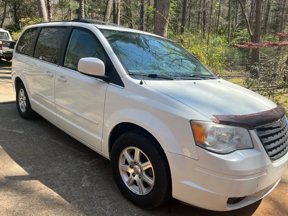 2008 Chrysler Town & Country - Image 3 of 18