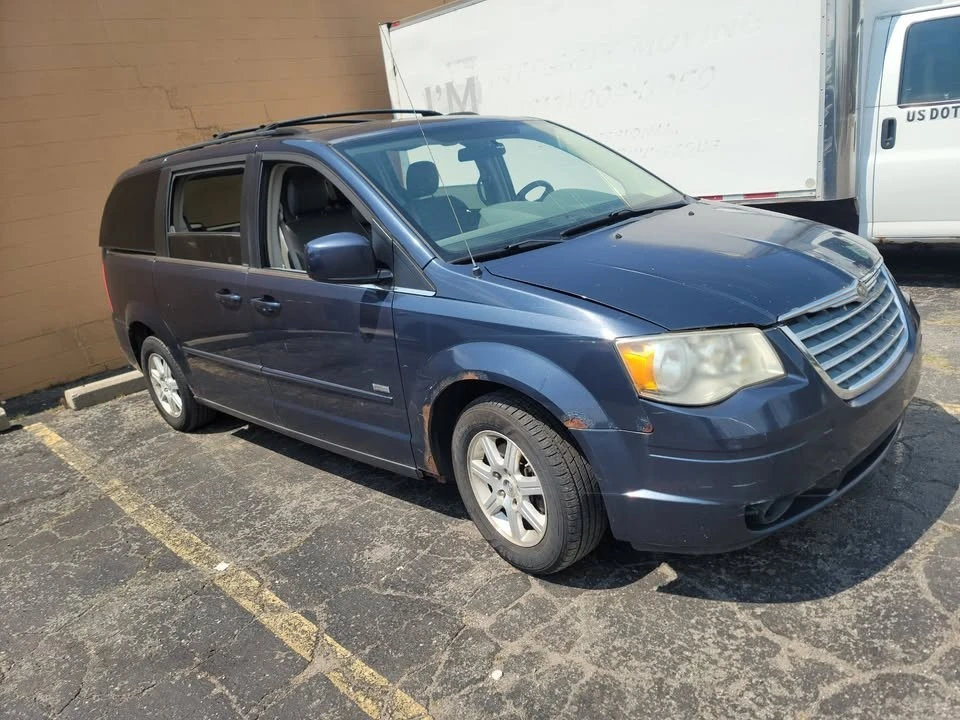 2008 Chrysler Town & Country - Image 4 of 10