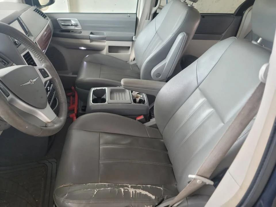 2008 Chrysler Town & Country - Image 7 of 10