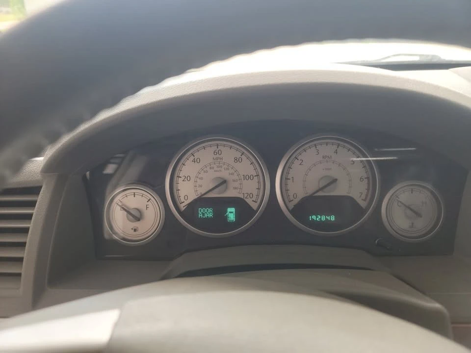 2008 Chrysler Town & Country - Image 6 of 10