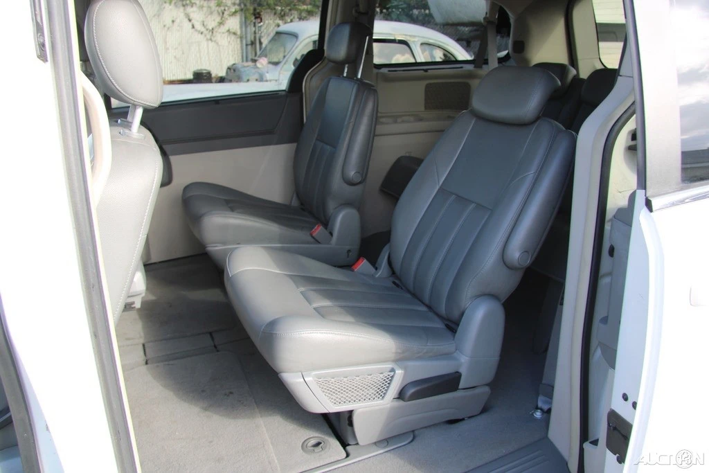2008 Chrysler Town & Country - Image 19 of 21