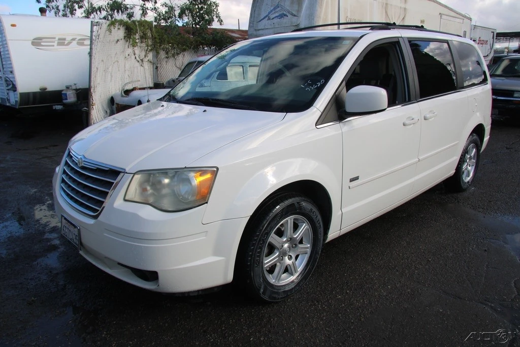 2008 Chrysler Town & Country - Image 2 of 21