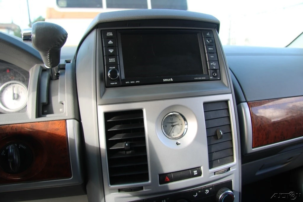 2008 Chrysler Town & Country - Image 17 of 21