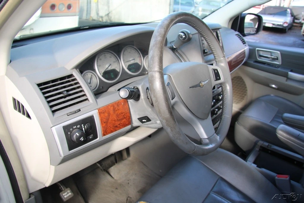 2008 Chrysler Town & Country - Image 14 of 21