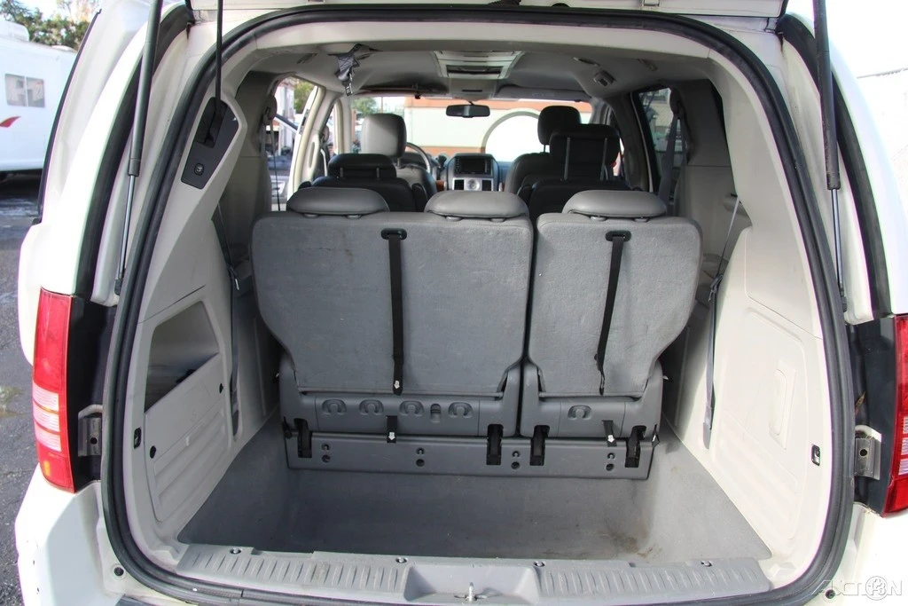2008 Chrysler Town & Country - Image 21 of 21