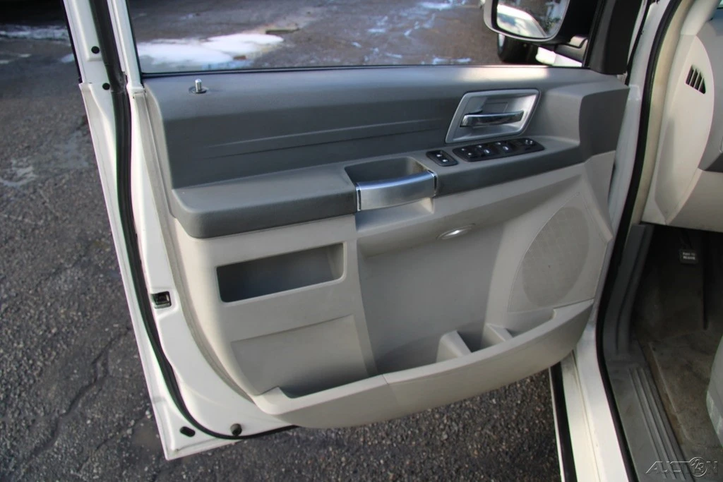 2008 Chrysler Town & Country - Image 12 of 21