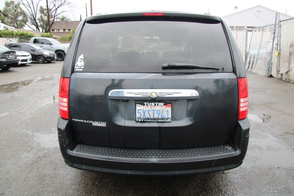 2008 Chrysler Town & Country - Image 5 of 21