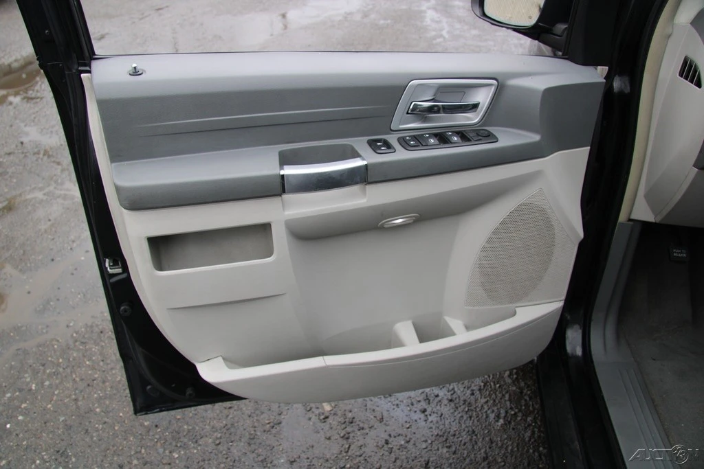 2008 Chrysler Town & Country - Image 11 of 21
