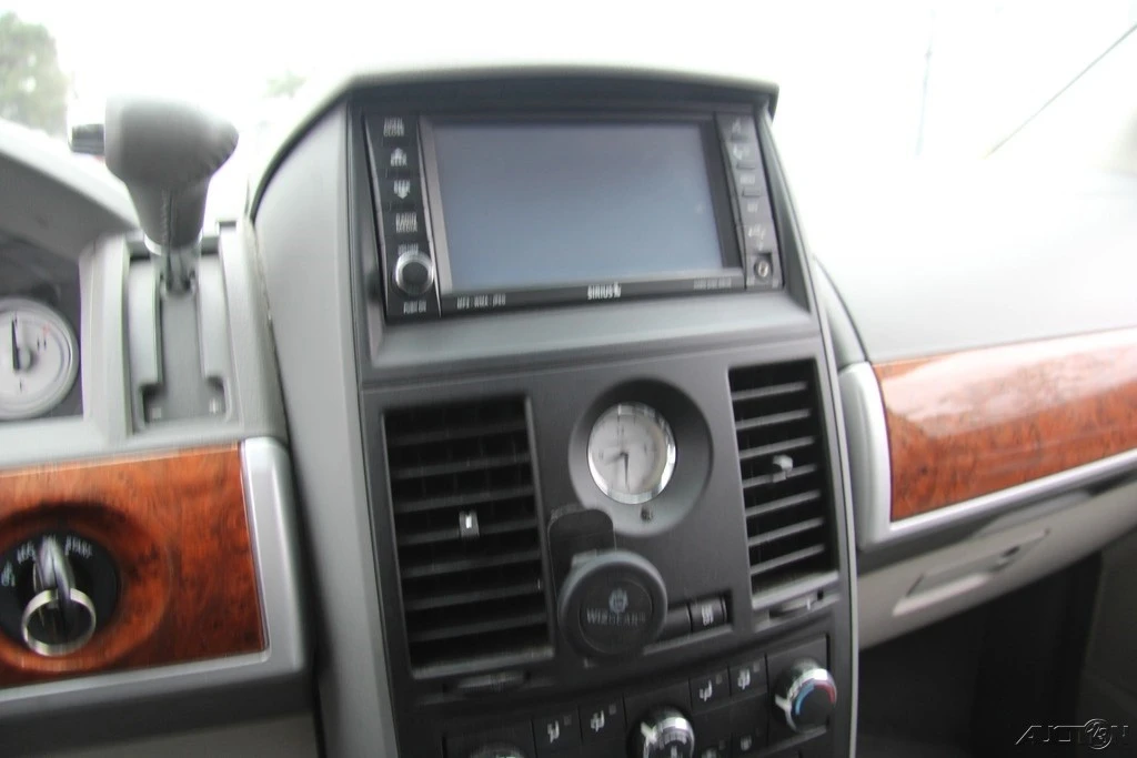 2008 Chrysler Town & Country - Image 16 of 21