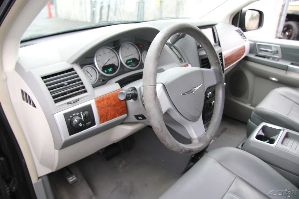2008 Chrysler Town & Country - Image 13 of 21