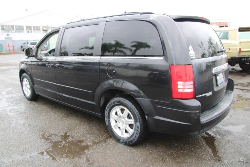 2008 Chrysler Town & Country - Image 4 of 21