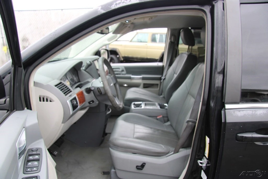 2008 Chrysler Town & Country - Image 12 of 21
