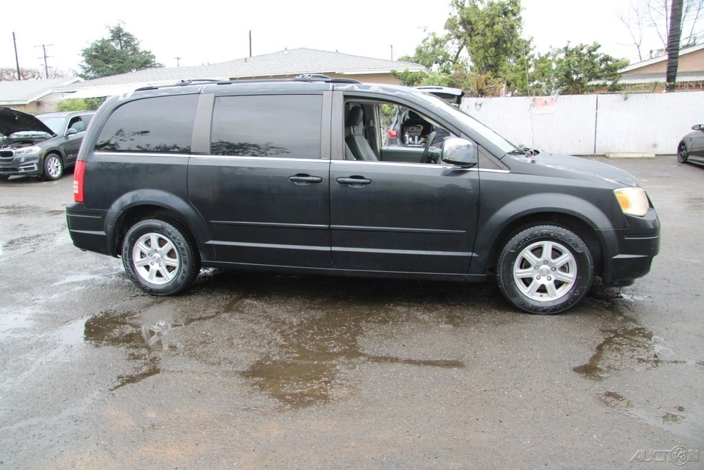 2008 Chrysler Town & Country - Image 7 of 21