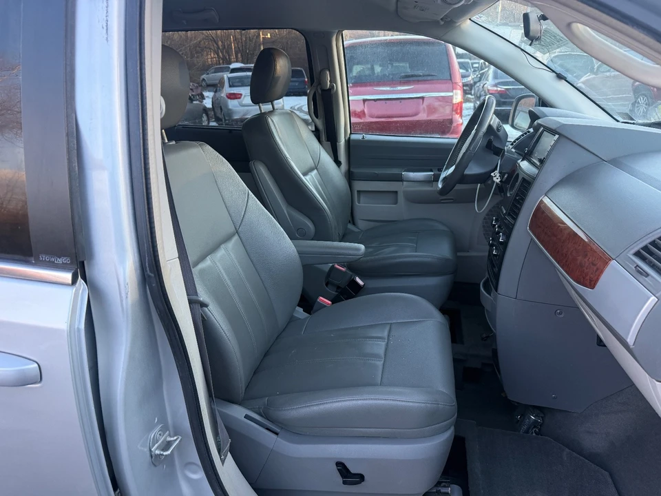 2008 Chrysler Town & Country - Image 14 of 20