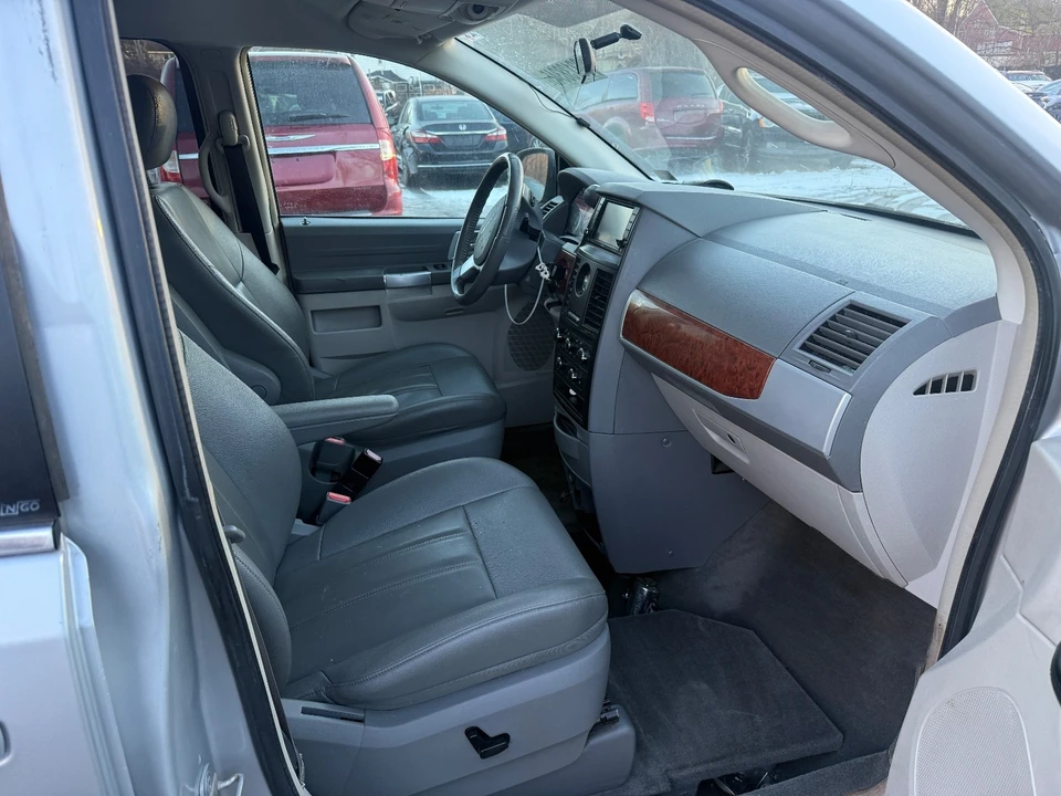 2008 Chrysler Town & Country - Image 13 of 20