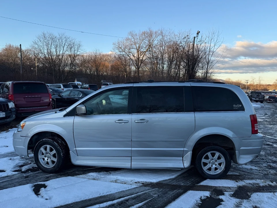 2008 Chrysler Town & Country - Image 3 of 20