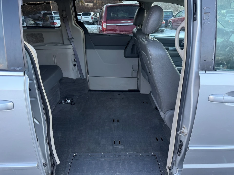 2008 Chrysler Town & Country - Image 15 of 20