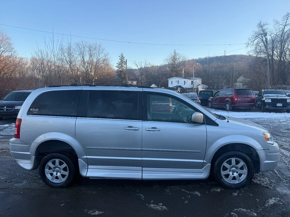2008 Chrysler Town & Country - Image 6 of 20